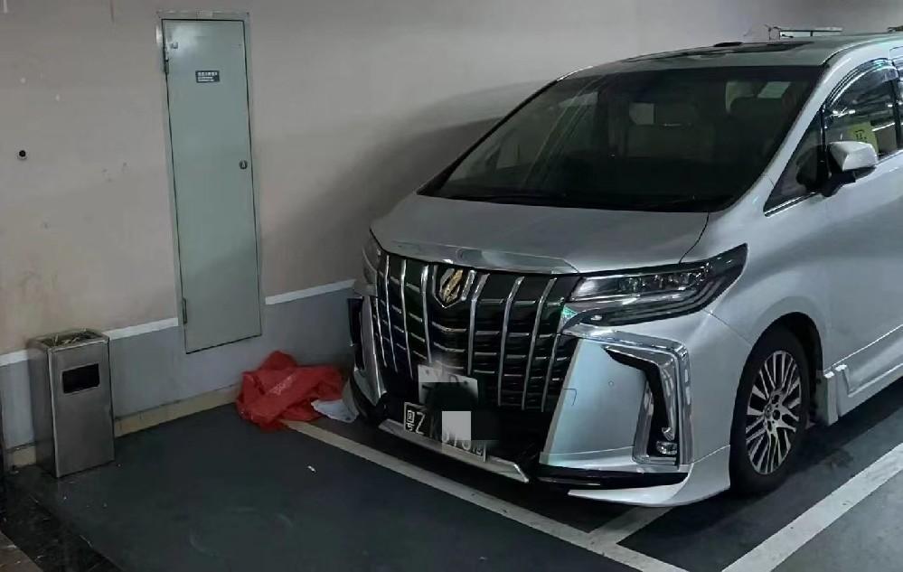 深圳到香港机场跨境商务车 丰田埃尔法跨境包车